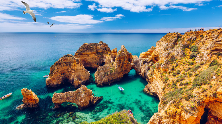 Die malerische Ponta da Piedade in Lagos, Teil der westlichen Algarve-Region Portugals