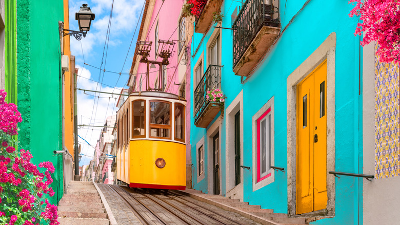 Vergessen Sie Spanien, besuchen Sie Europas kleinstes Land mit farbenfrohen Städten, wunderschönen Stränden und lebendiger Kultur – AOL