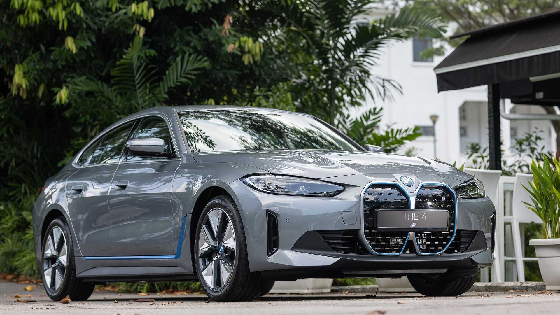 2022 BMW i4 (2)