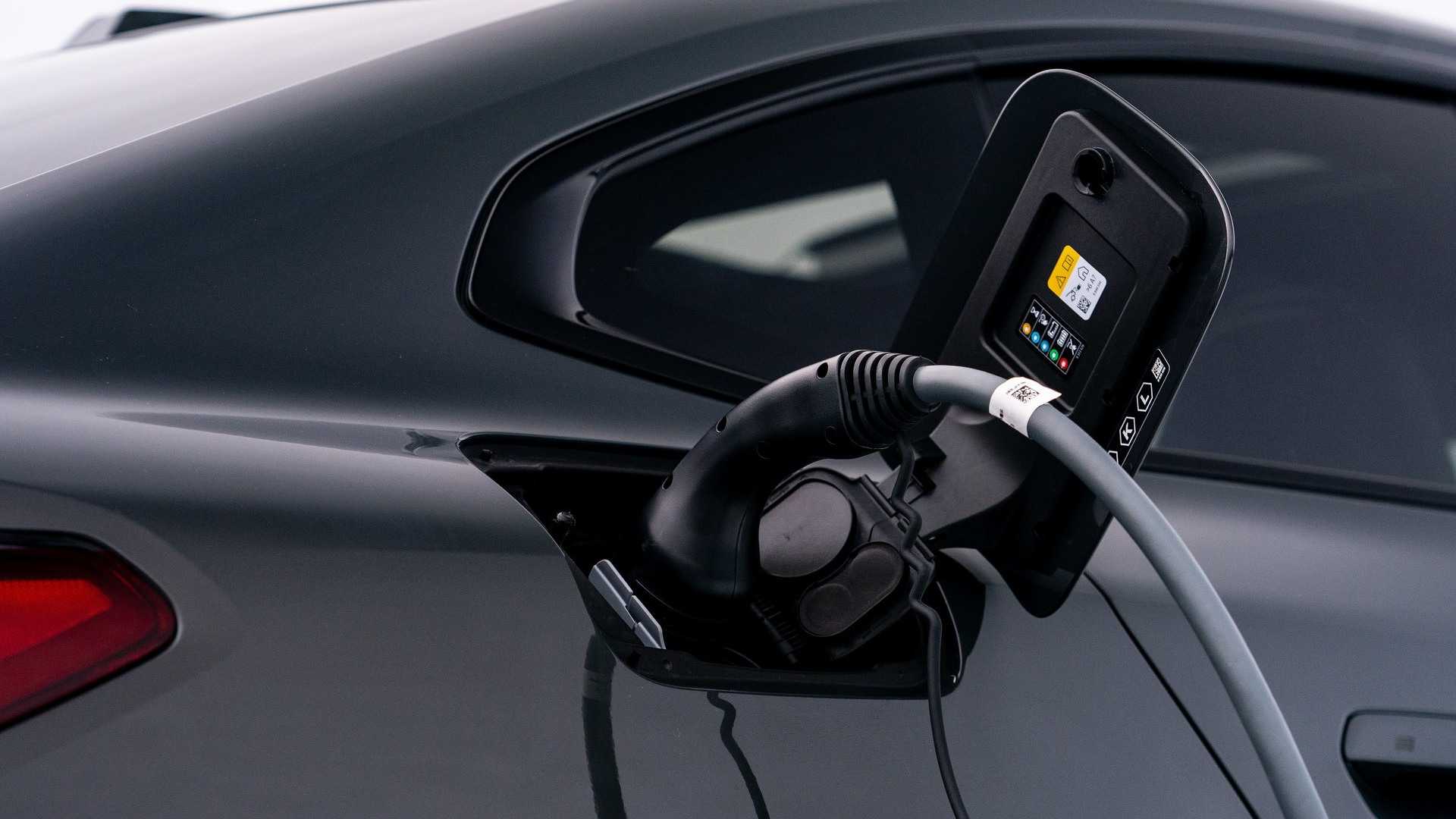 2022 BMW i4 (5)