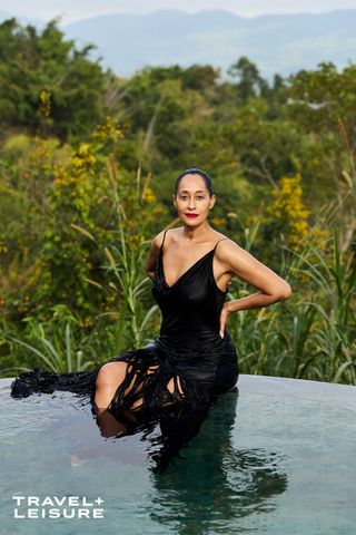 Tracee Ellis Ross no Anantara Golden Triangle, Chiang Rai, Tailândia. Crédito: Matt Sayles/The Roku Channel