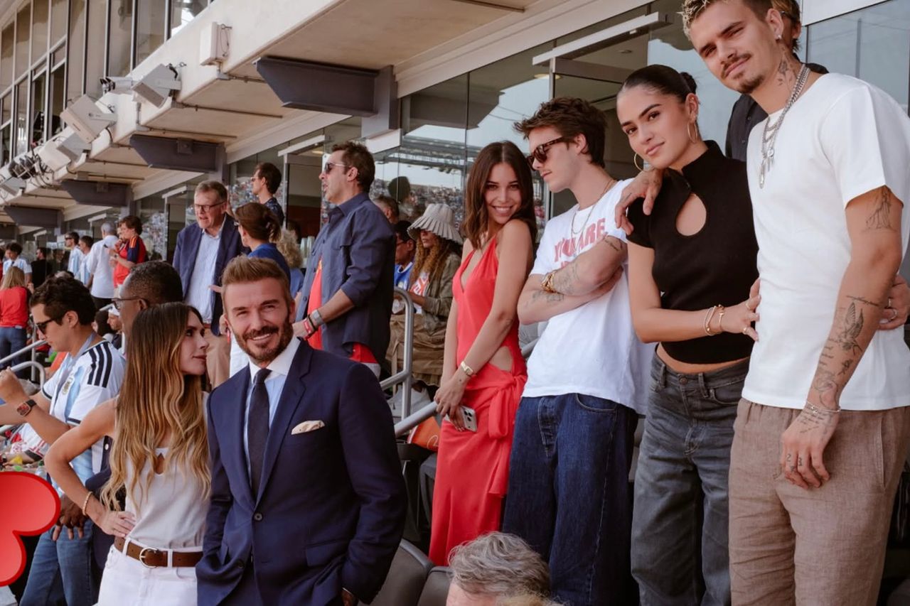 Victoria, David, Cruz e Romeo Beckham com Jackie Apostel e Kim TurnbullCrédito: Victoria Beckham/Instagram