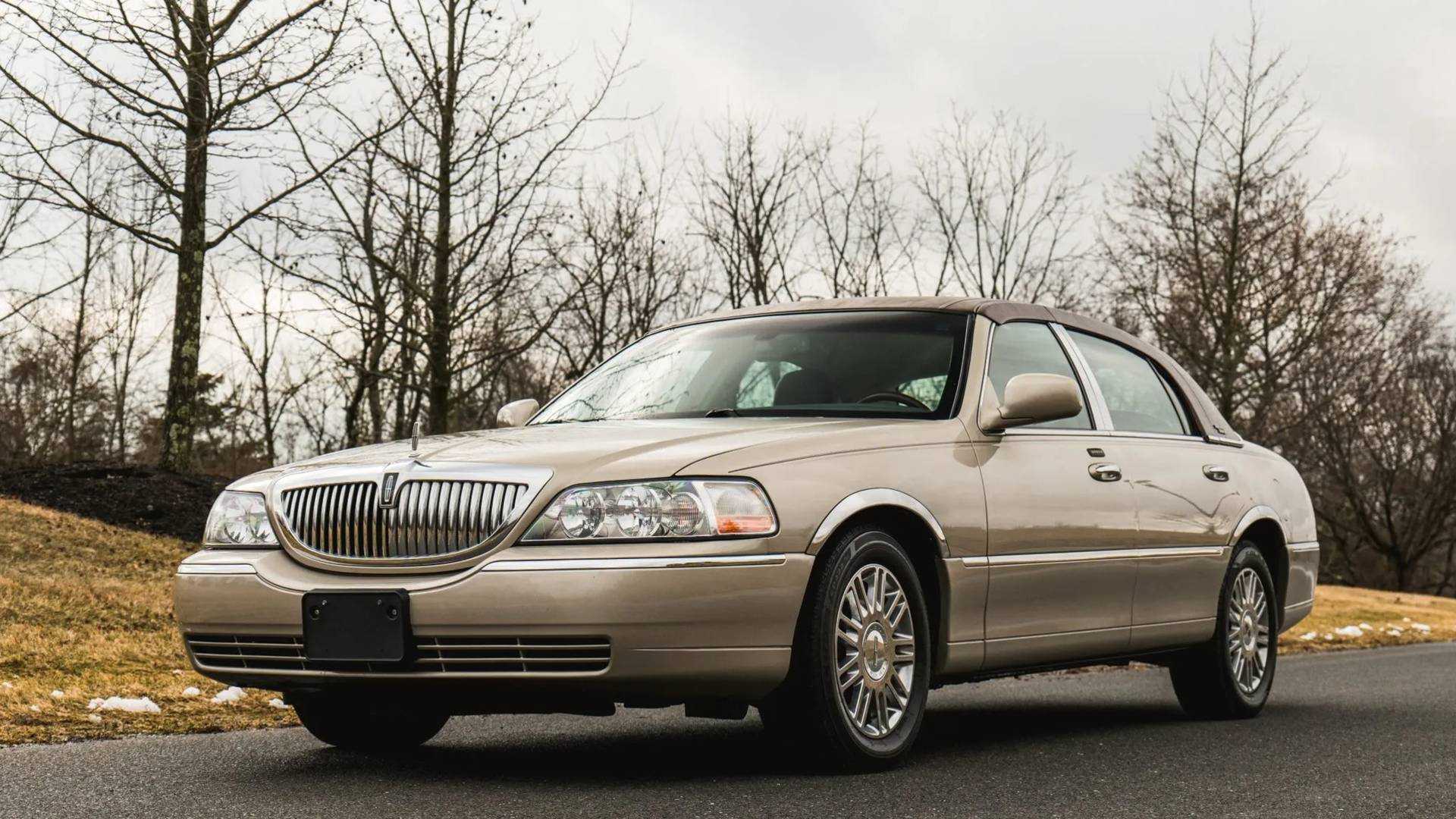 Lincoln Town Car iz 2009.