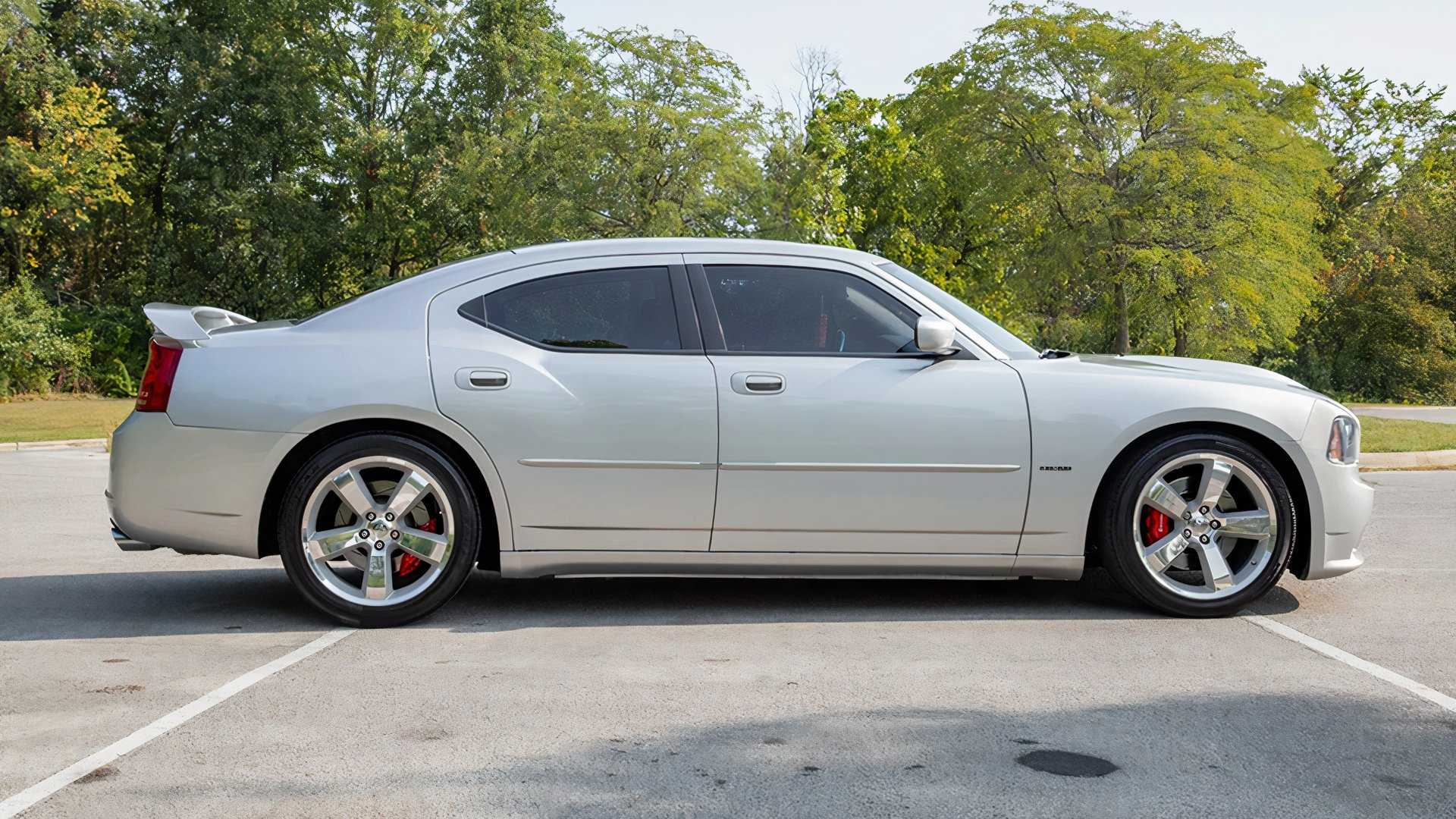 Dodge Charger SRT8 iz 2006