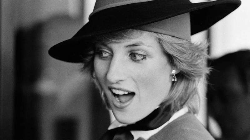 Princess Diana would bathe before dinner, giving chefs a 30-minute warning.MEGA