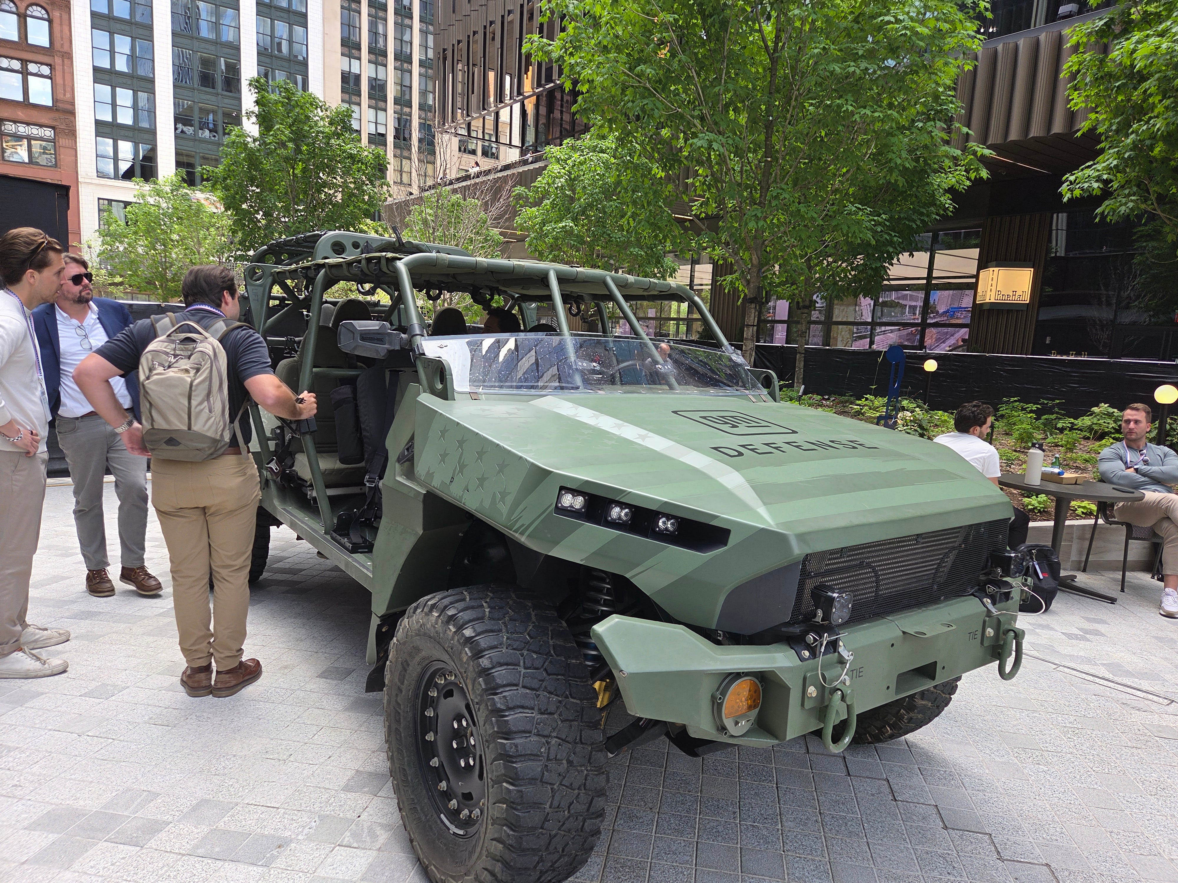 New Photo - GM seeks $1 billion U.S. Army contract for Chevy pickup-based vehicles
