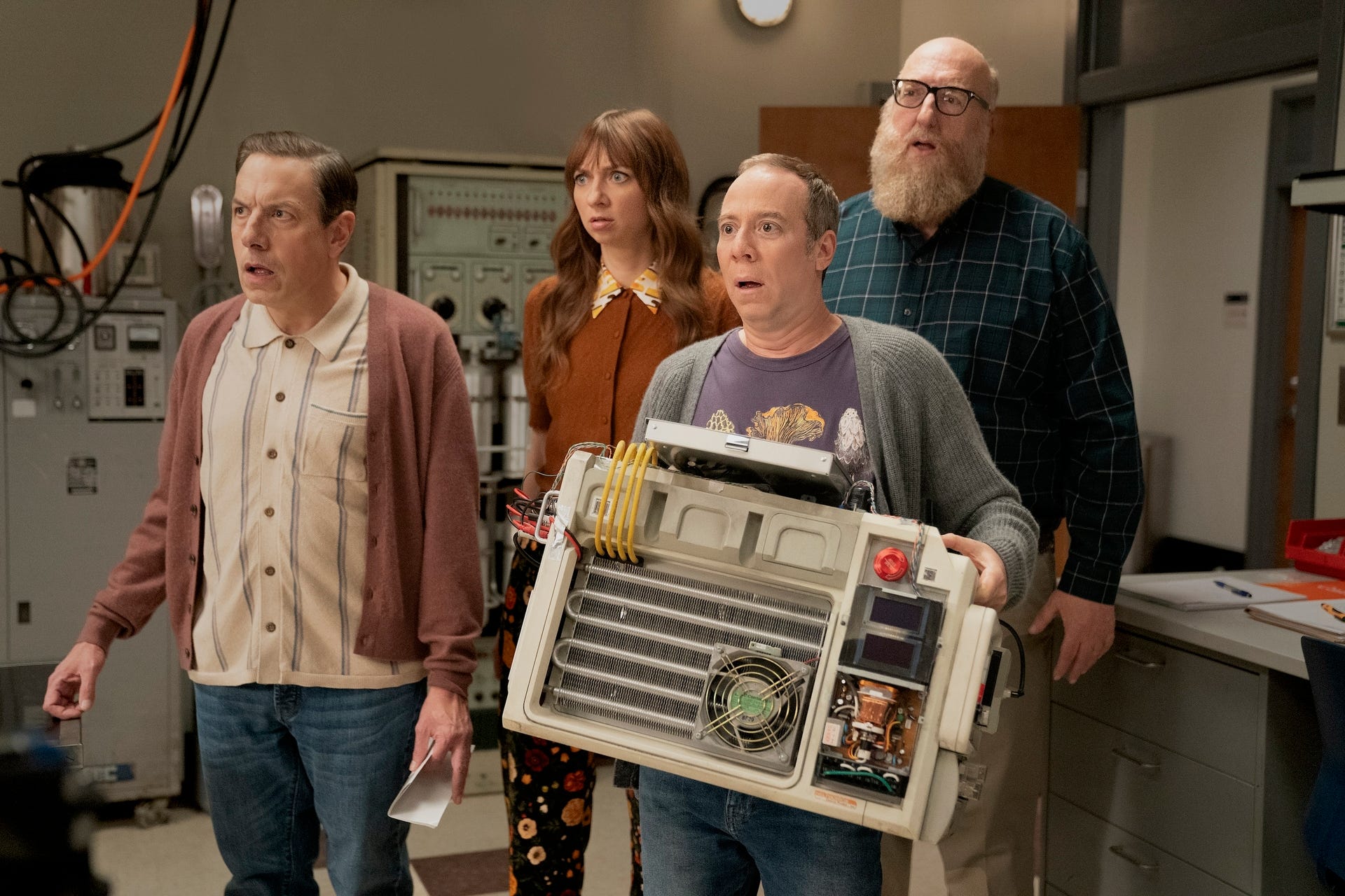 HENRI スタジオ　ポリスマン Big Bang Theory' minor players step to front in new HBO Max spin