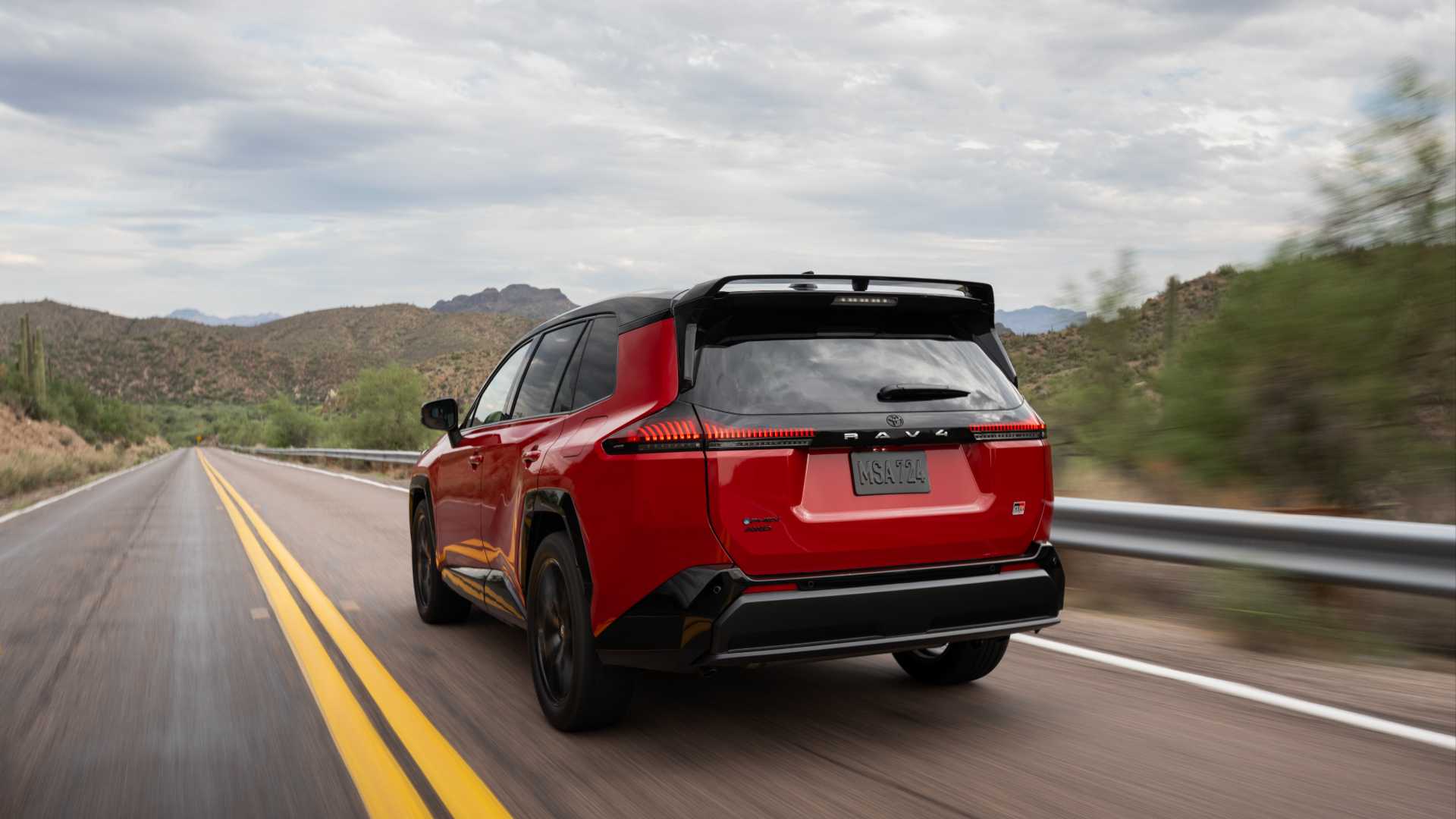 2026 Toyota RAV4 PHEV kotrljajući stražnji dio