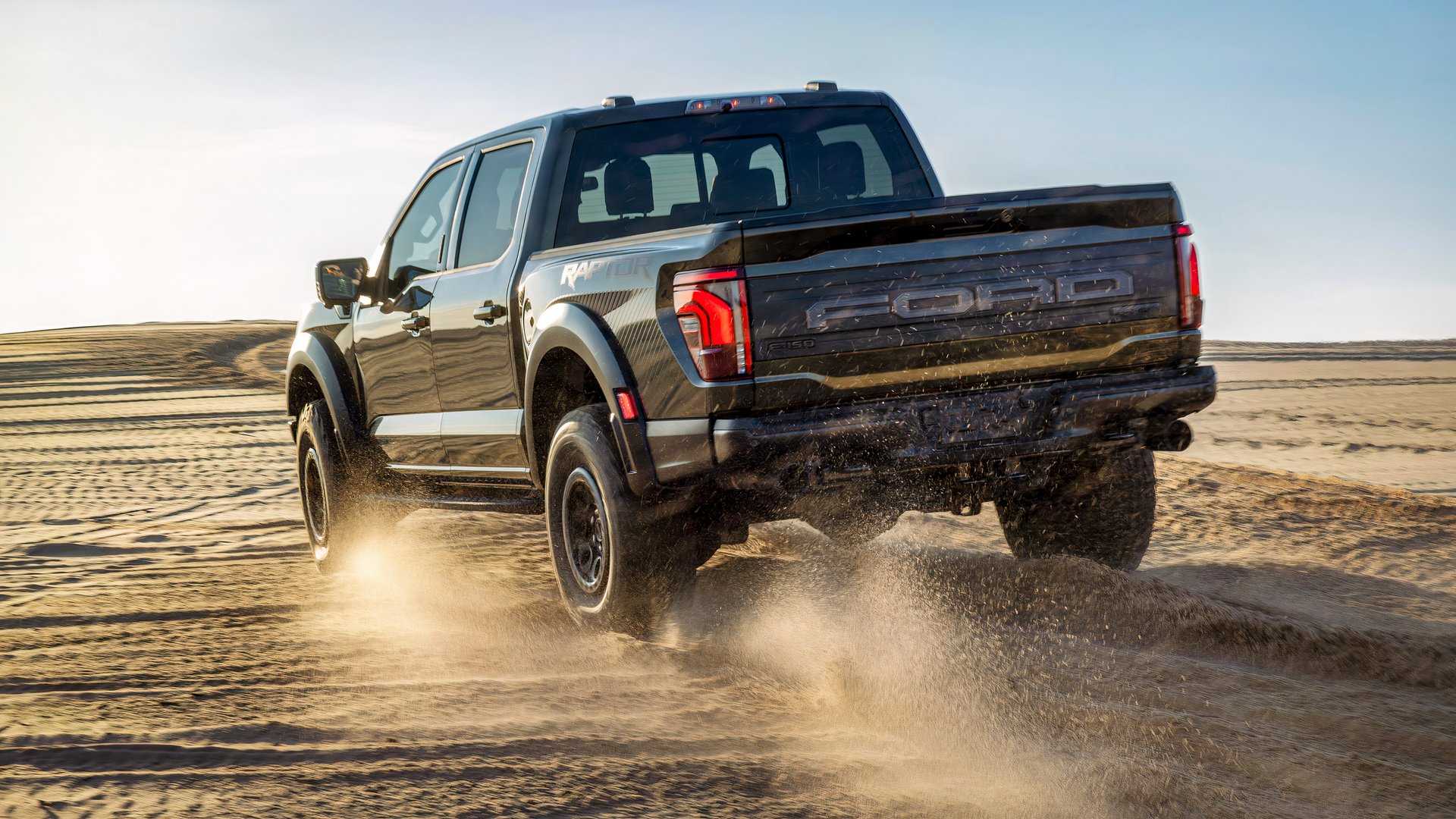 2026 Ford F-150 Raptor R stražnja 3/4 radnja