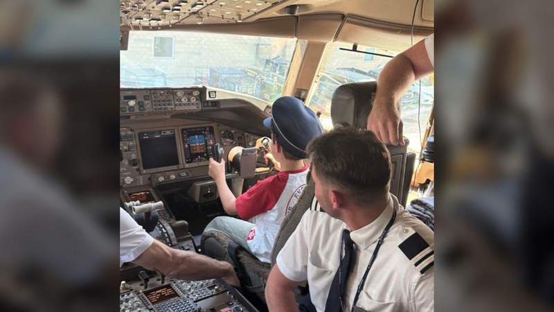 Markle's son, Archie, got the VIP treatment from a commercial flight crew.@meghan/Instagram
