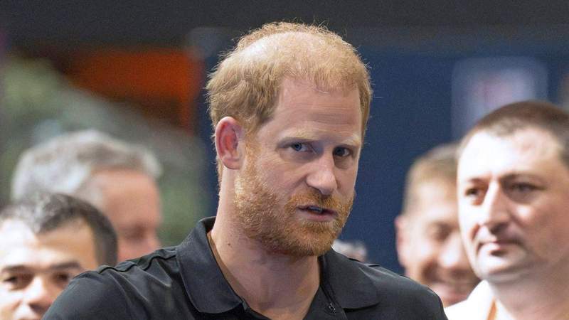 El príncipe William no quedó impresionado por el último intento de su hermano de arreglar las diferencias con la familia, afirmaron fuentes.MEGA