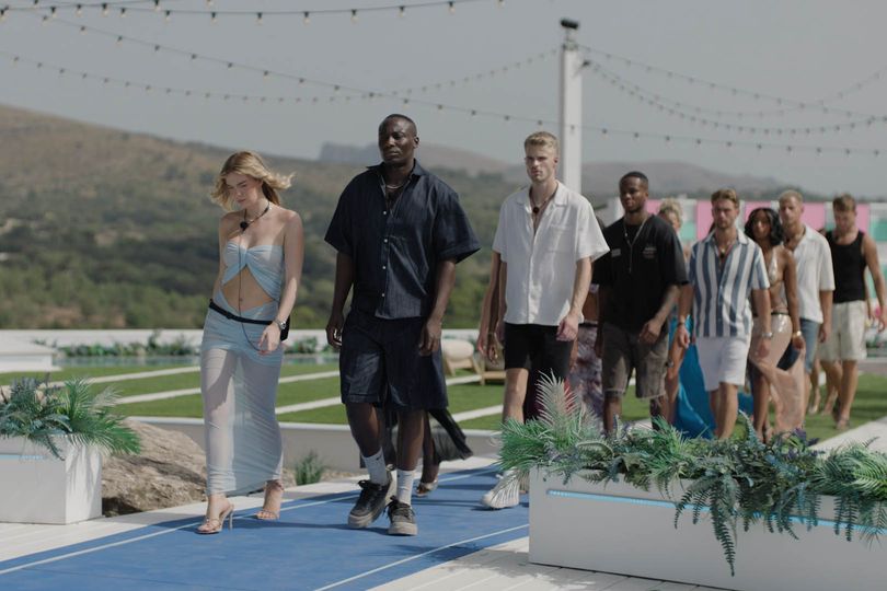 Love Island chaos as stars 'missing' and Elicia slams Priya's 'job ...