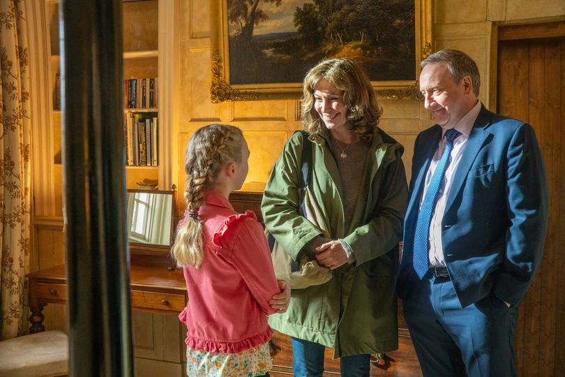 Fiona's real-life pregnancy was incorporated into the storyline. The plot saw Sarah and Tom welcome their daughter Betty, with twin girls cast to portray their child