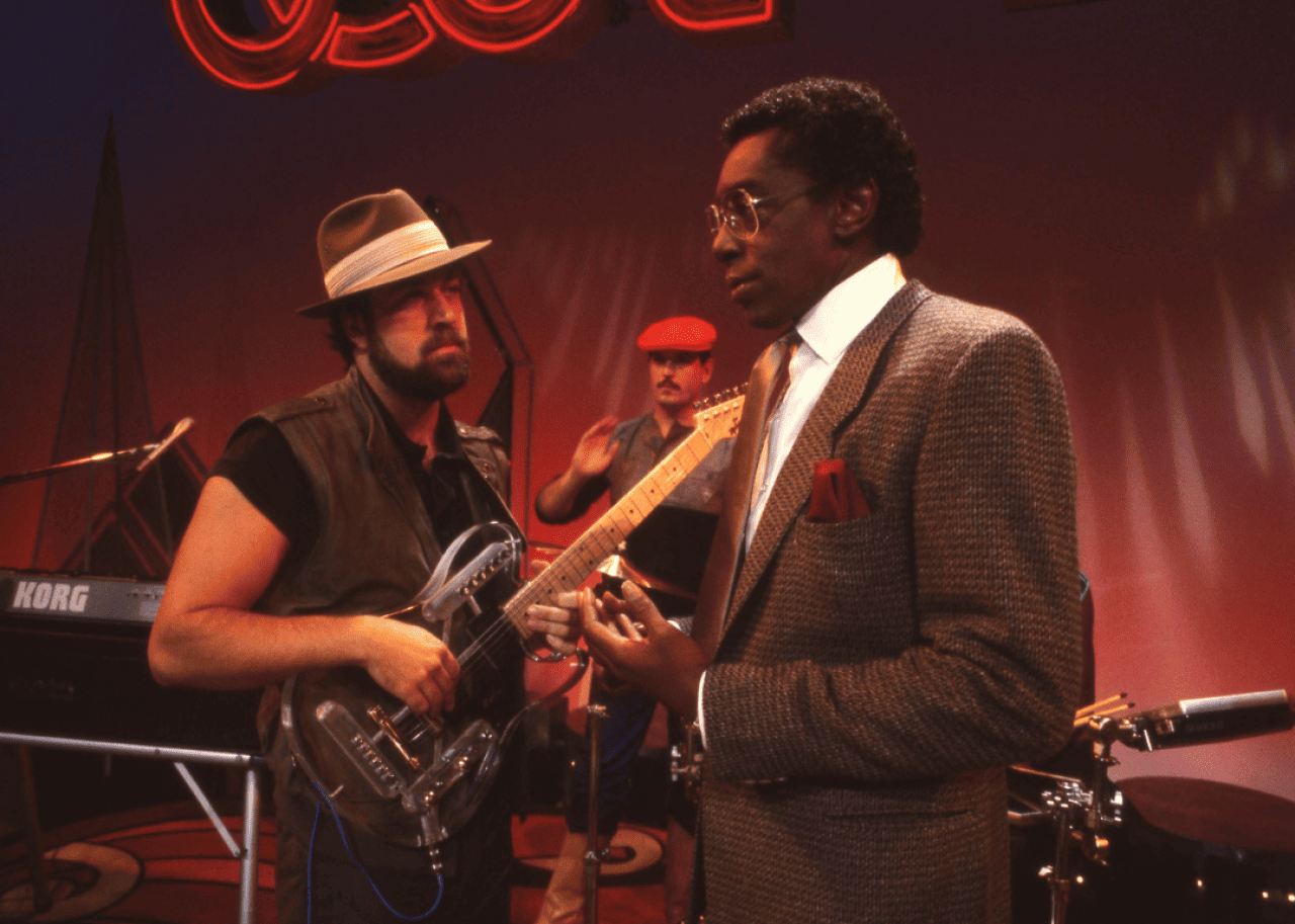 Michael Sembello interviewed by Don Cornelius on Soul Train episode. - 