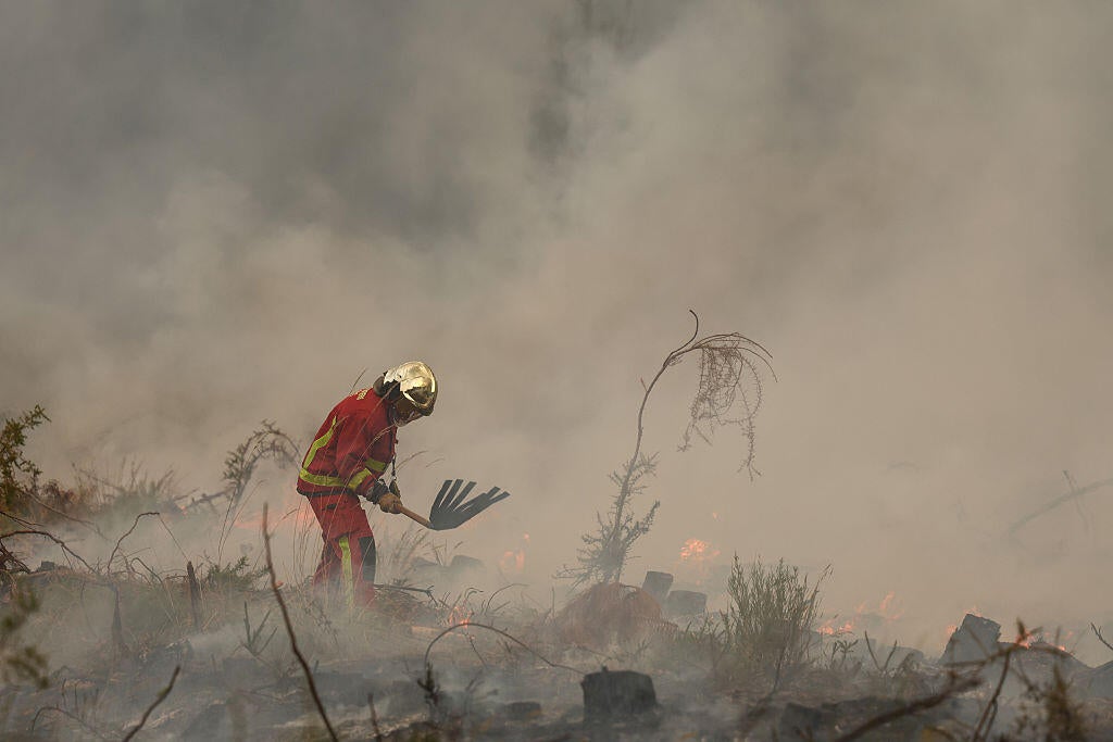 New Photo - More than 300,000 displaced in France and Spain as wildfires rage