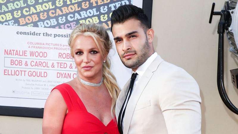 Sam Asghari disse que a tutela de Britney Spears era semelhante à opressão que as mulheres iranianas enfrentam.
