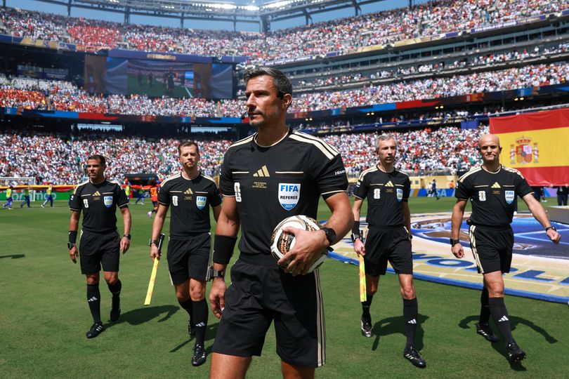 Chính thức: Trọng tài điều khiển trận chung kết World Cup 2026 giải nghệ 1 Slavko Vincic has chosen to retire after refereeing the World Cup final