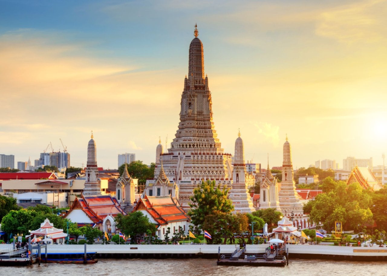 Wat Arun Temple at sunset in Bangkok - 
