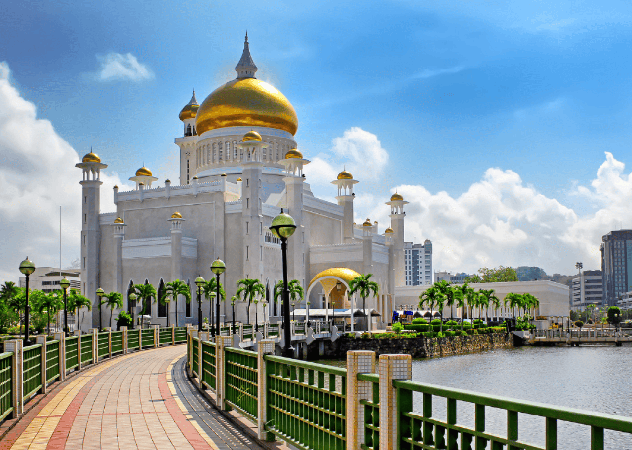 Sultan Omar Ali Saifuddin Mosque. - 