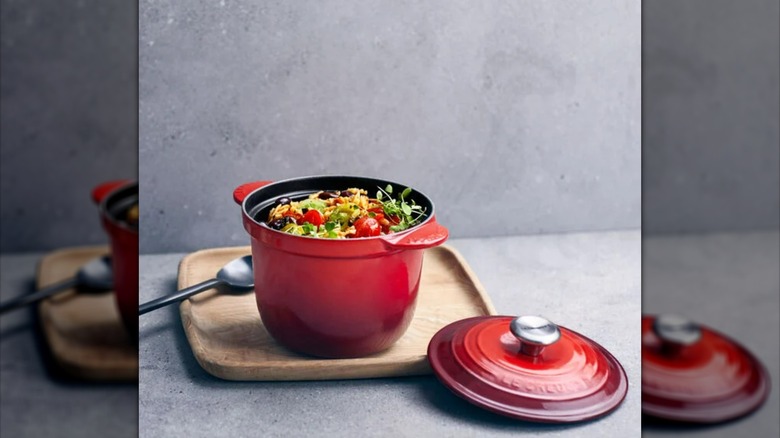 Skip Pyrex: The Valuable Le Creuset Pot That We Want In Our Homes