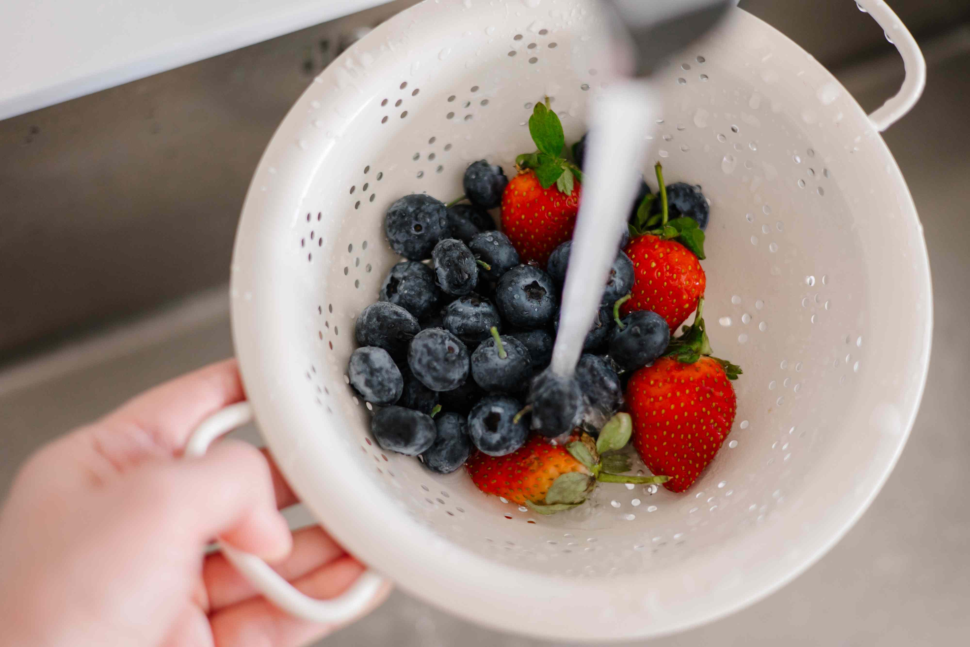 I Asked Experts if You Should Wash Produce With Baking Soda or Vinegar