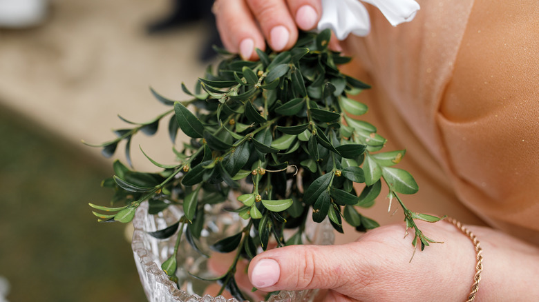 Joanna Gaines' Affordable Hack Turns An Old Glass Vase Into Beautiful ...