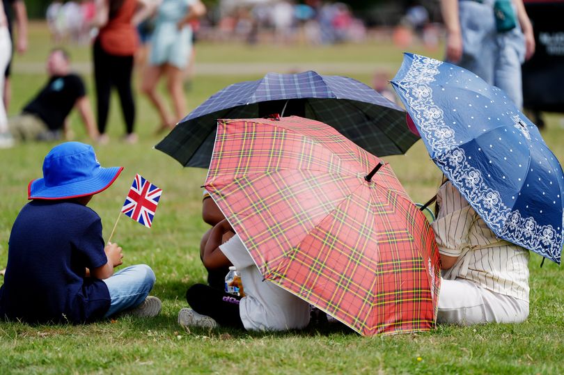 UK heatwaves warning as nearly 3,000 people dead in just two months of hot weather
