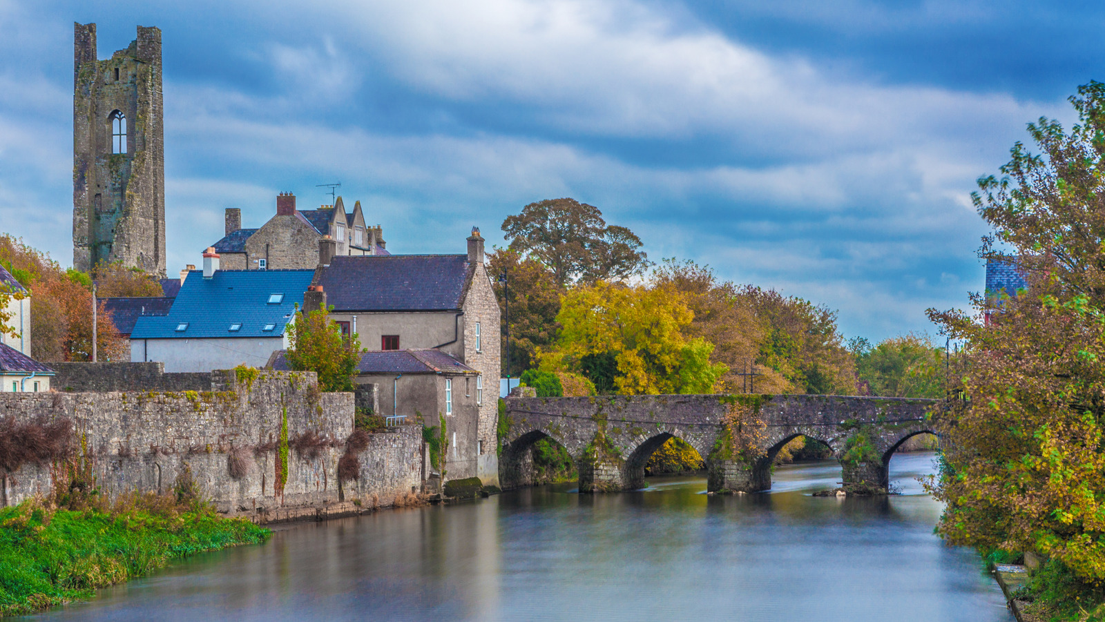 Ireland's Unique Region Has European Beach Horse Racing, World-Class Heritage Sites, And Vast Countryside
