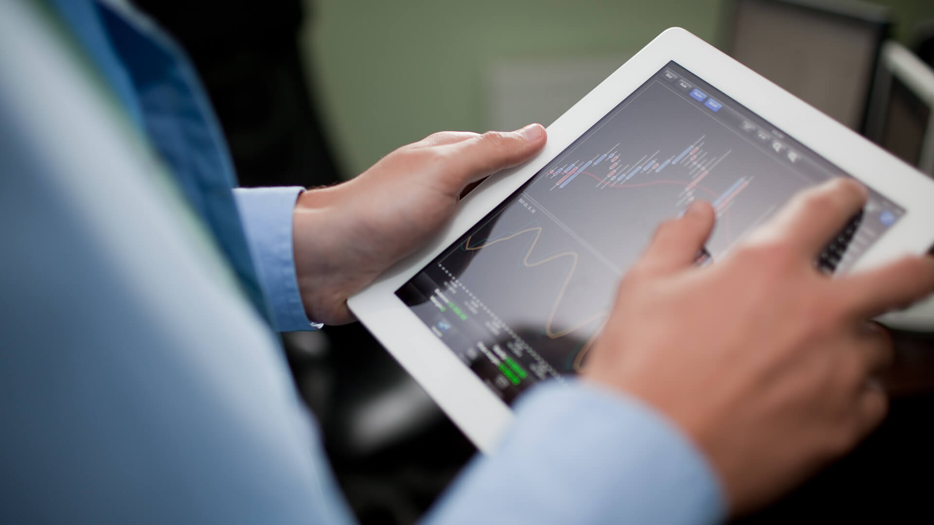 Financial Expert Advises Pumping the Brakes on Big Tech Stocks — 3 Reasons Why