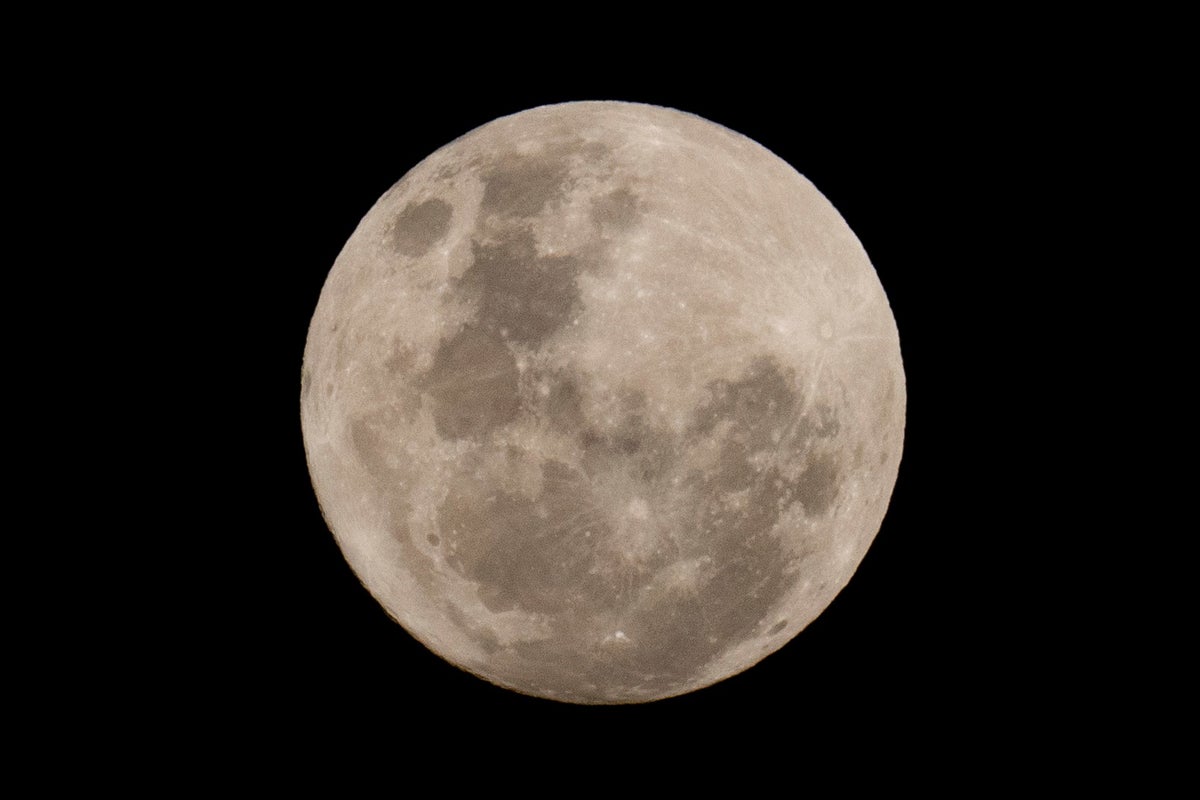 Photo: aol.com Fusée SpaceX: Un Étage Supérieur S'Apprête à S'Écraser sur la Lune