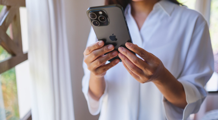 Travel apps you should download before boarding that'll save you serious money on your summer vacation - AOL