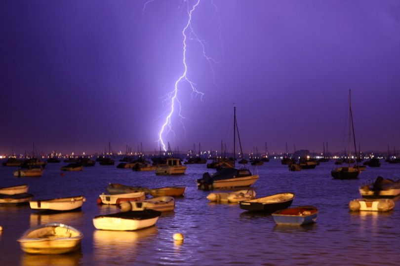 UK weather maps show exact time violent thunderstorms to abruptly end heatwave
