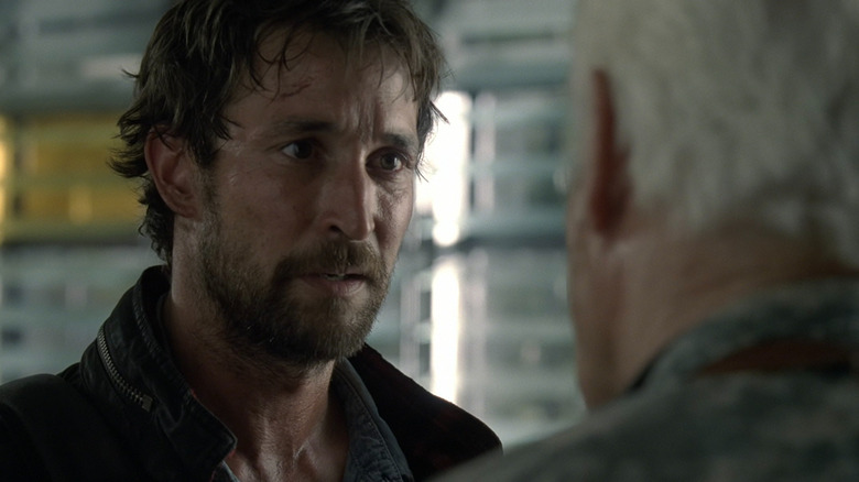 Tom Mason looking disheveled on Falling Skies