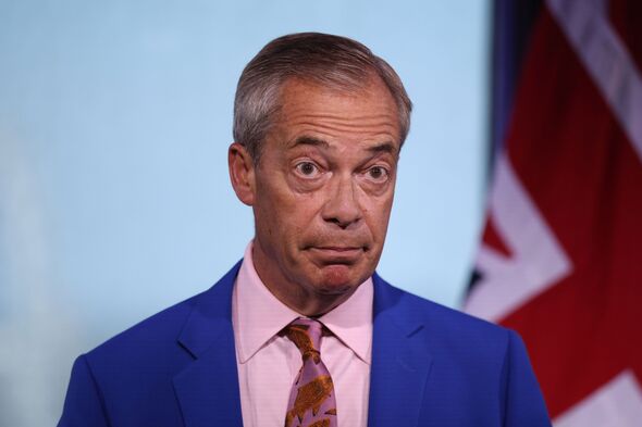 Politics LIVE: Nigel Farage to reveal bombshell migration plan as Channel crossings surge