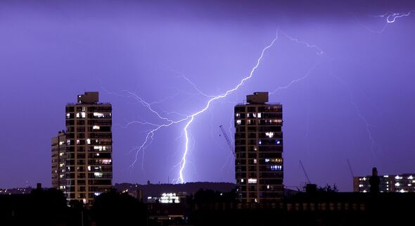 Met Office issues 12 hour thunderstorm warning for 6 areas - full list
