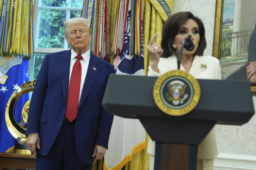 Photo: aol.com Jeanine Pirro Meets Donald Trump After Dropping Reflecting Pool Charges