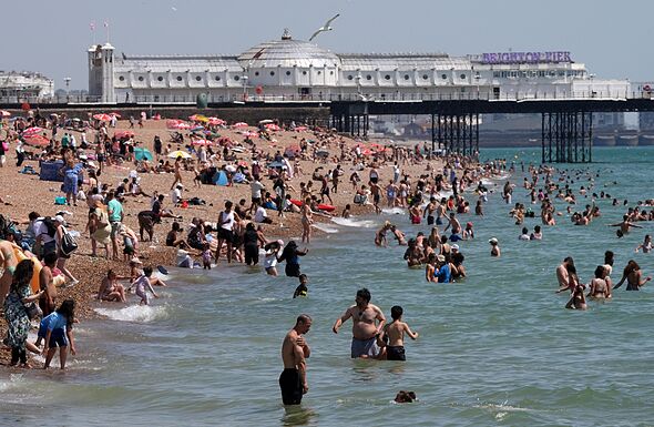 UK weather maps show next 36C heatwave in August - 16 counties above 35C