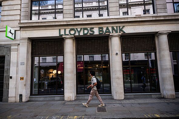 Lloyds Bank offers £149.99 reward to customers - how to claim