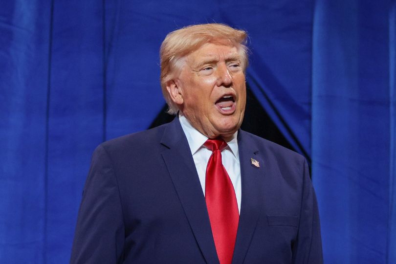 Trump humiliated by making basic spelling error while hurling insults at Democrats