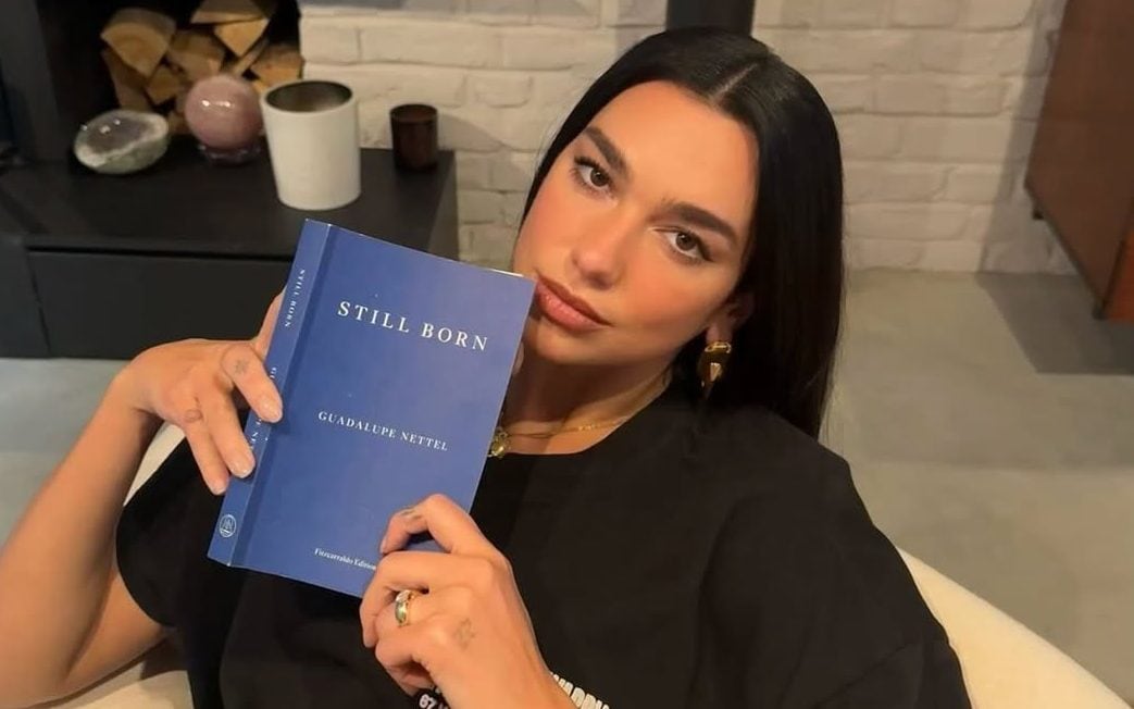 In defence of ‘performative reading'
