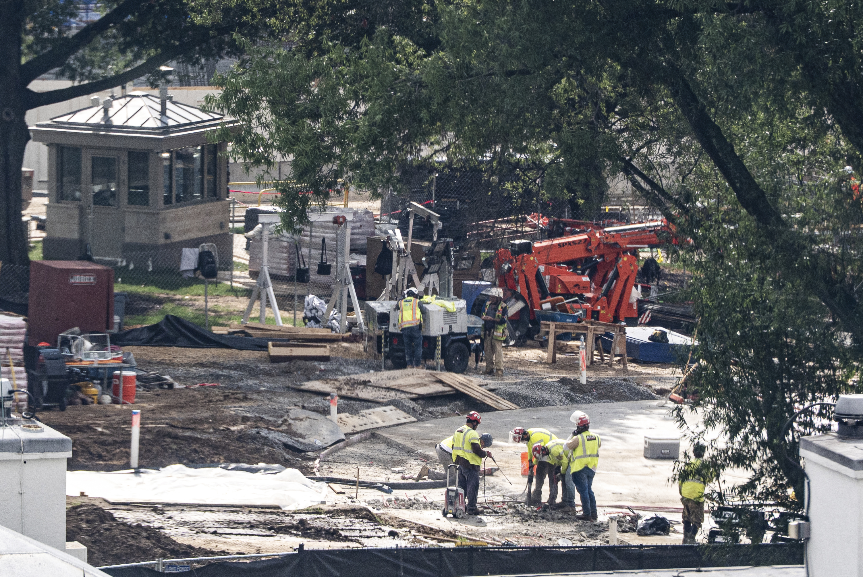 Crews remove the granite seal on the White House helipad, signaling potential project delays - AOL