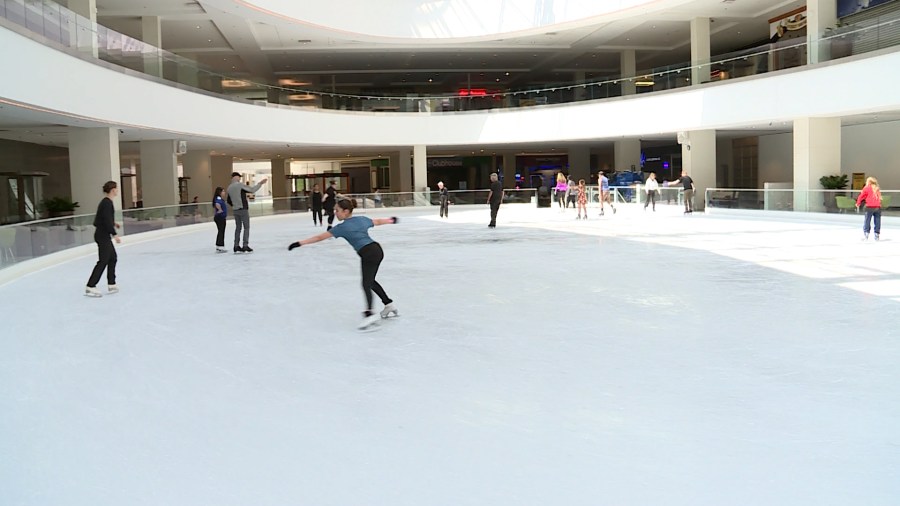 Photo: aol.com The last lap at Lloyd Center: how America is losing its mall ice rinks