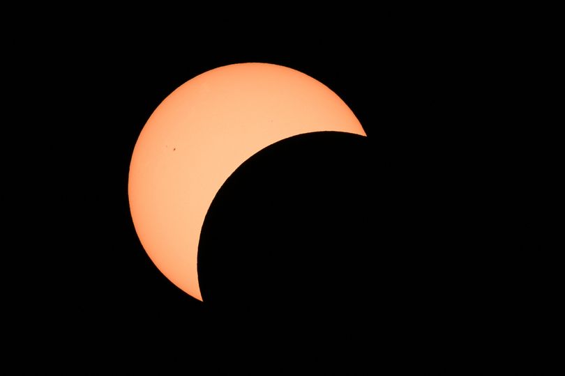Ffos Las race meeting moved to earlier start time to avoid effects of solar eclipse