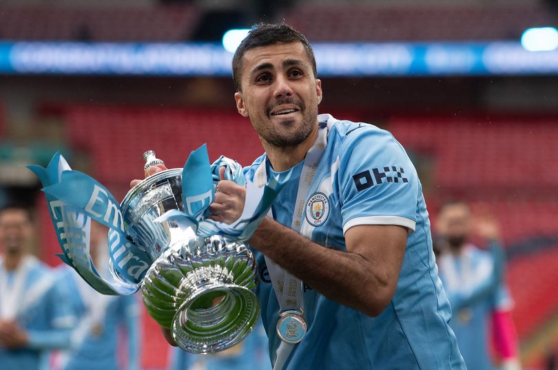 Barcelona join Real Madrid in race to sign Rodri as Man City's transfer stance becomes clear