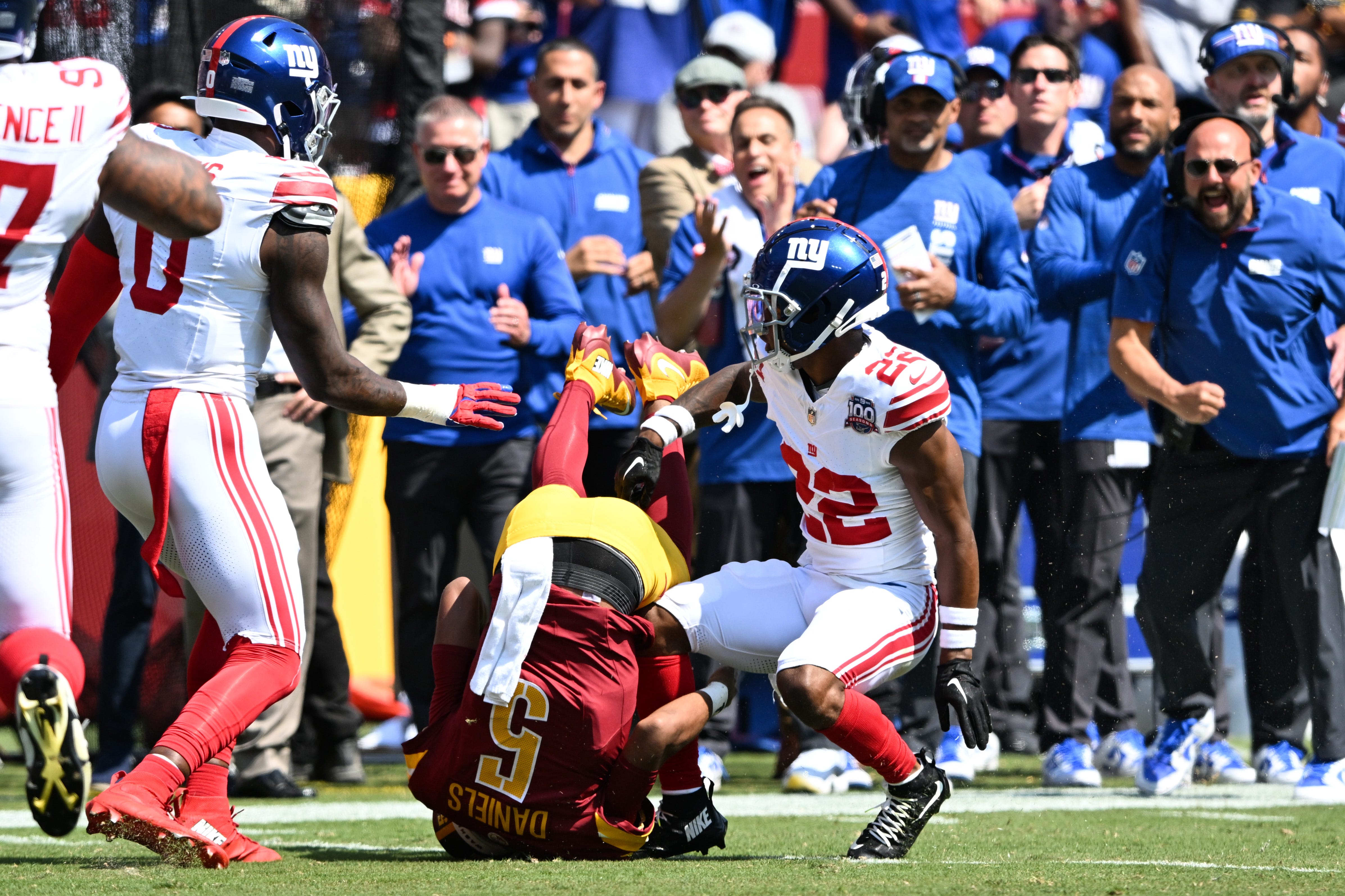 Giants' Dru Phillips to miss 'a little bit' of time with knee injury