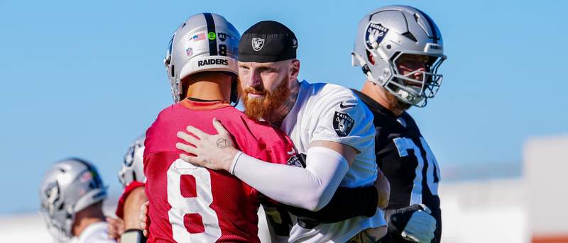 Kirk Cousins and Maxx Crosby scuffle during Raiders training camp