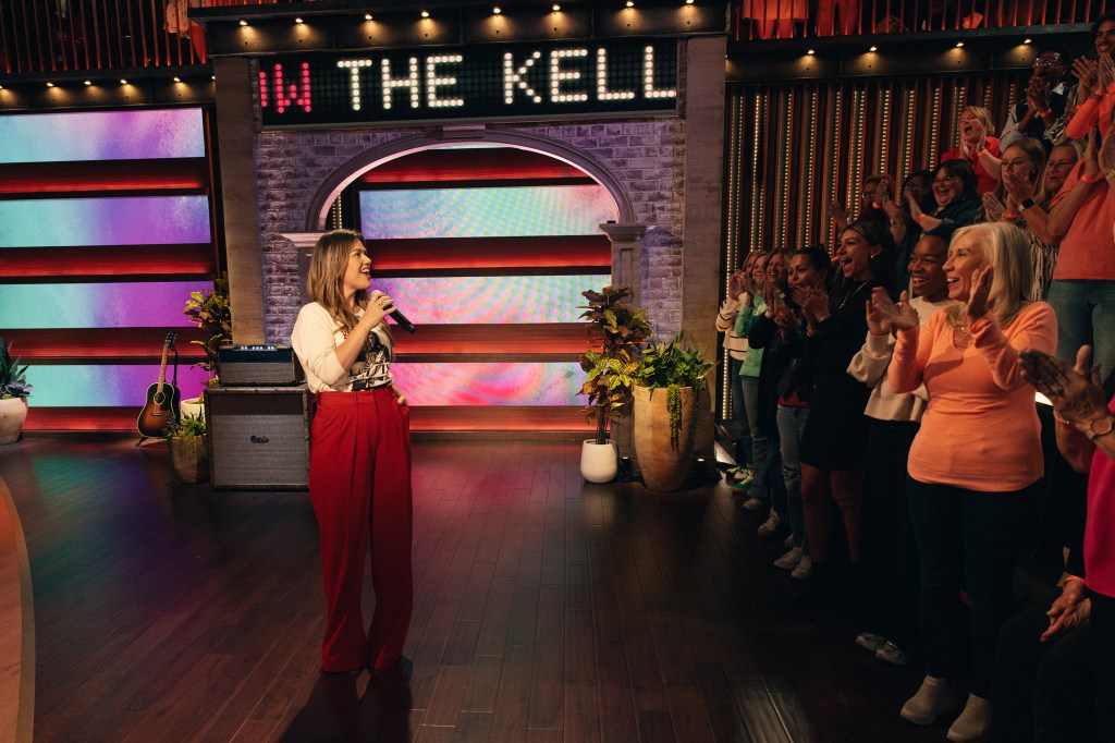 Kelly Clarkson Gets Candid About Breaking Up With The Same Person Twice - AOL