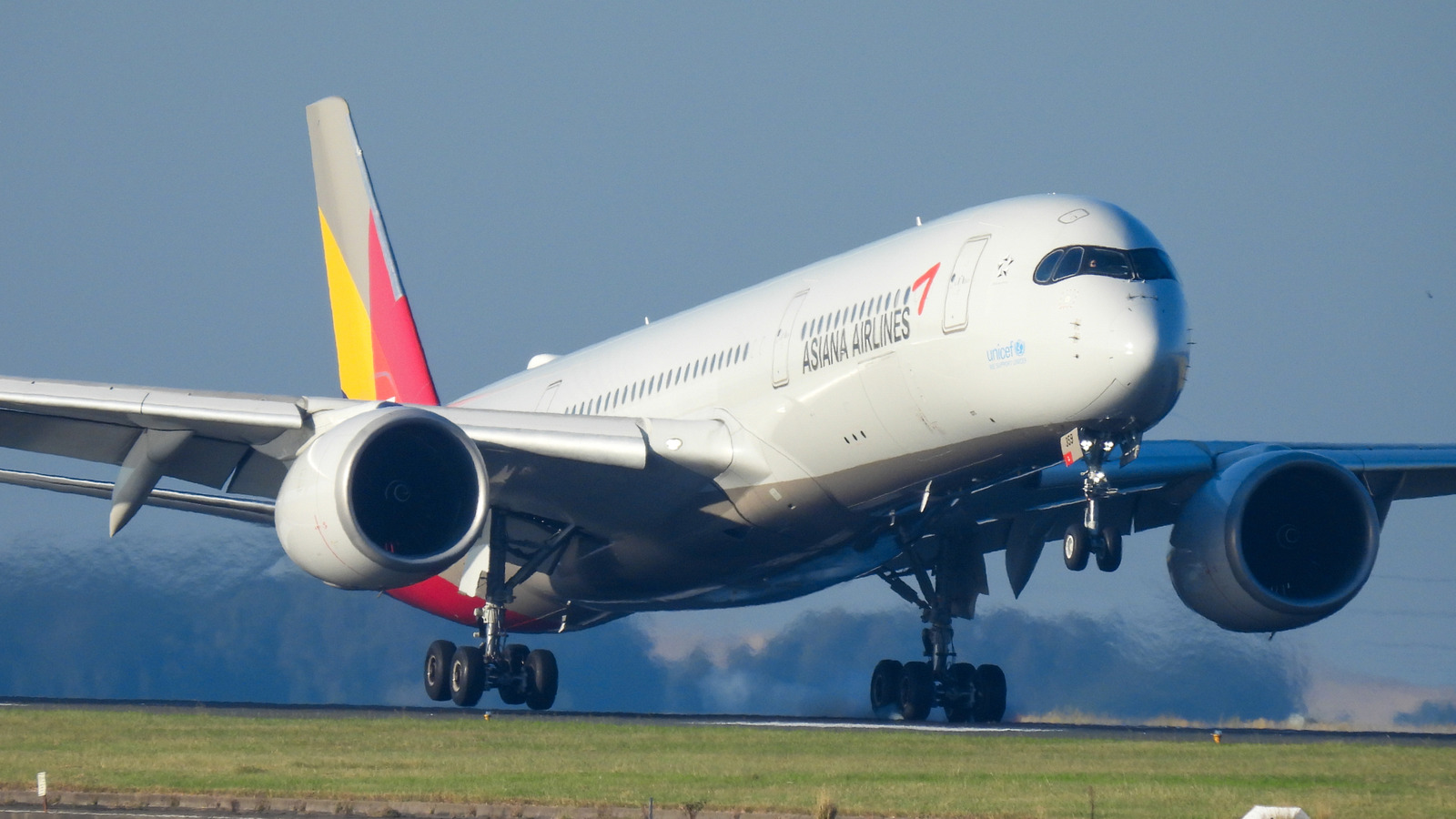 Why Do Some Airplanes Have Black Paint Under The Cockpit Windows?