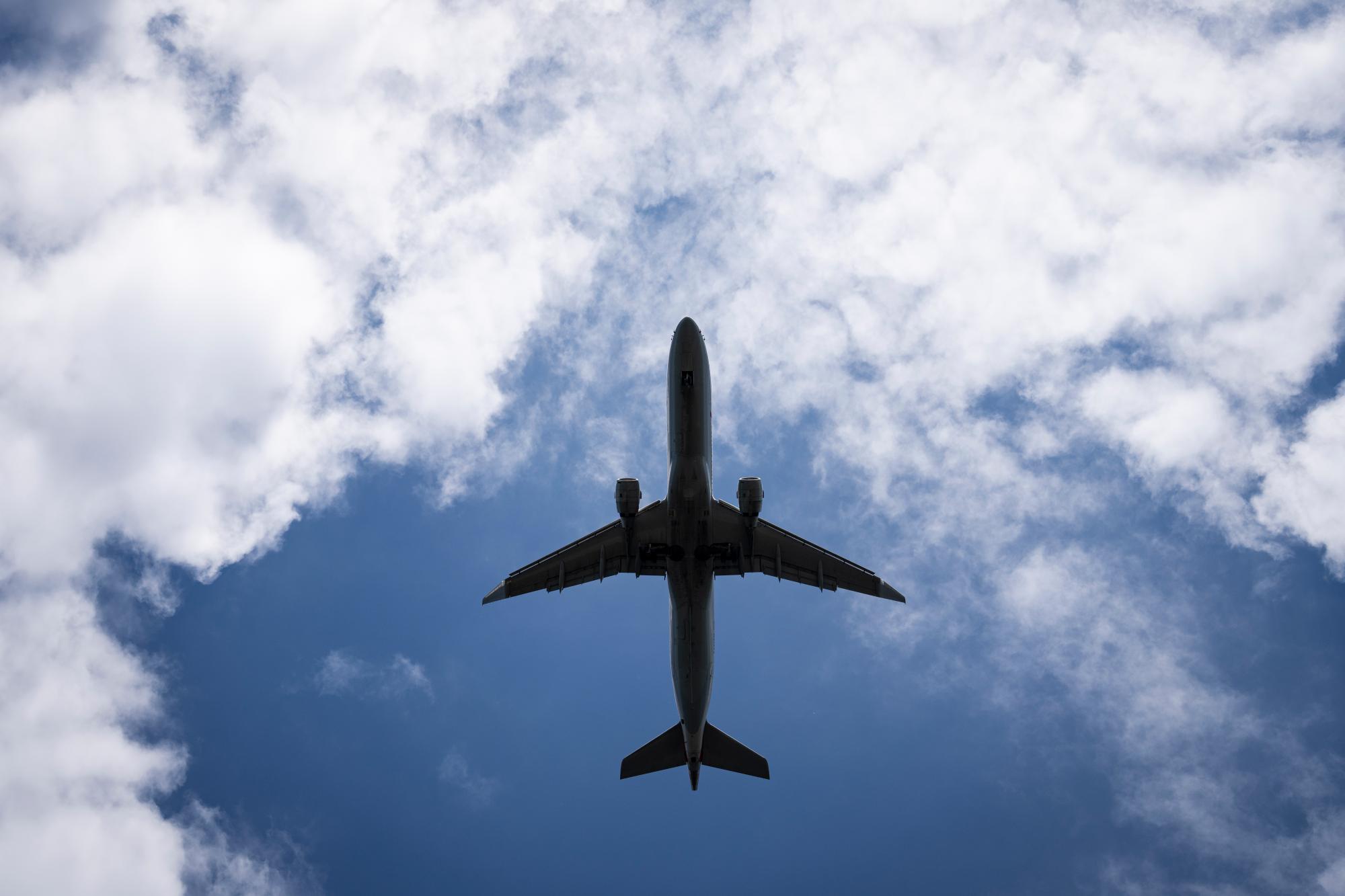 Photo: AOL US Airfares Forecast to Remain High Despite Potential Oil Price Drops