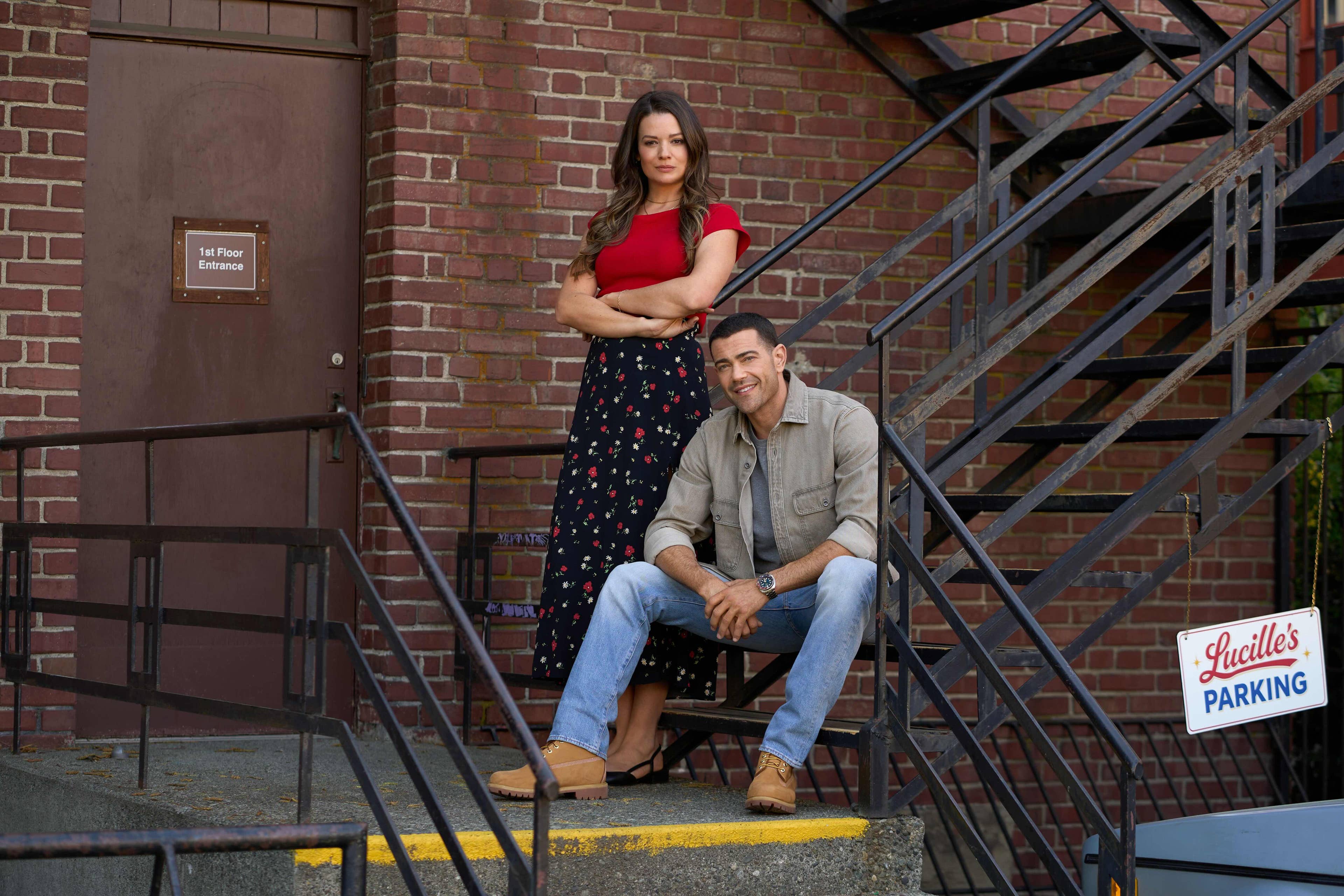 Hallmark's 'Absolutely Devoted to You' Premieres Aug. 8 with Jesse ...